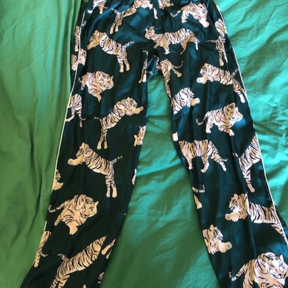 NWT AVERIE GREEN TIGER PAJAMAS - Picture 4 of 7